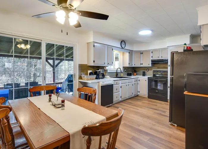 Cozy Dubois Home With Deck About 8 Mi To Treasure Lake!