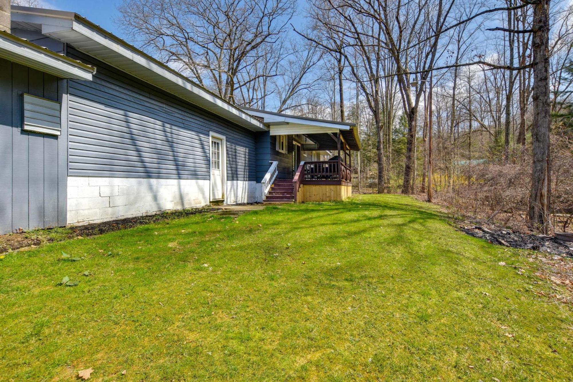 Holiday home Cozy With Deck About 8 Mi To Treasure Lake! DuBois
