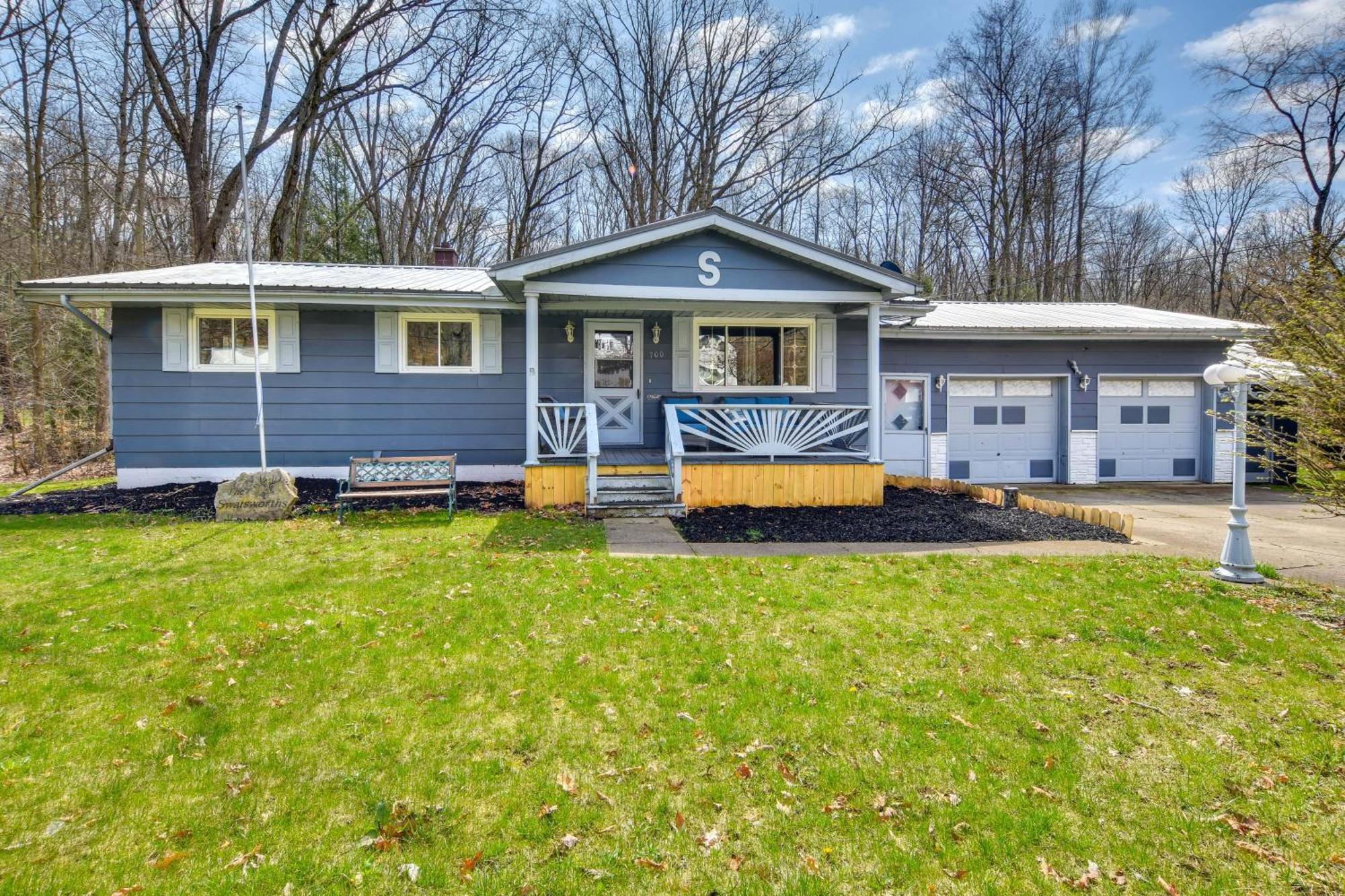 Holiday home Cozy With Deck About 8 Mi To Treasure Lake! DuBois