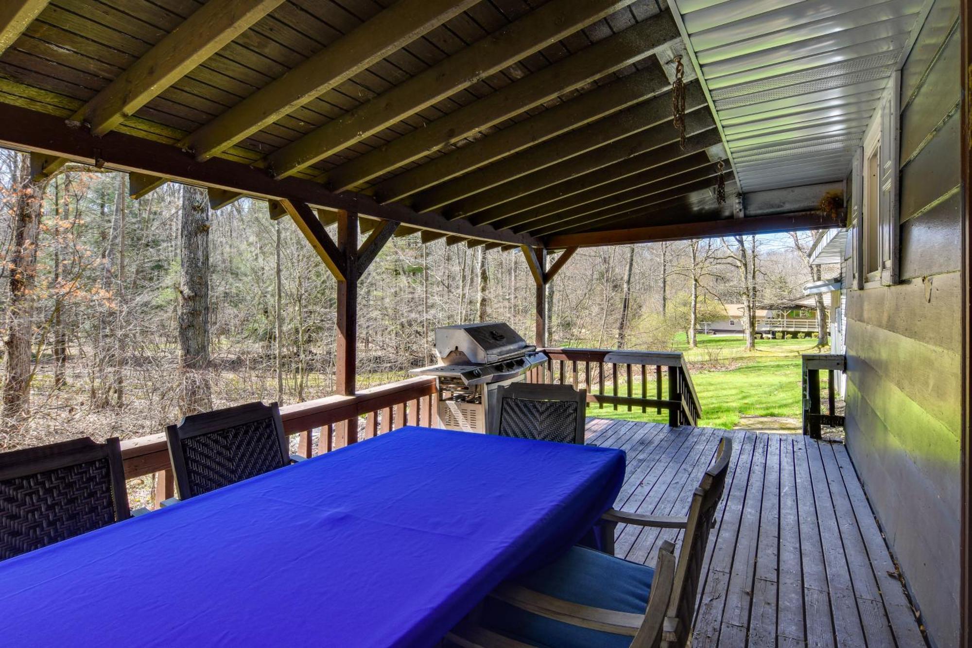 Holiday home Cozy With Deck About 8 Mi To Treasure Lake! *