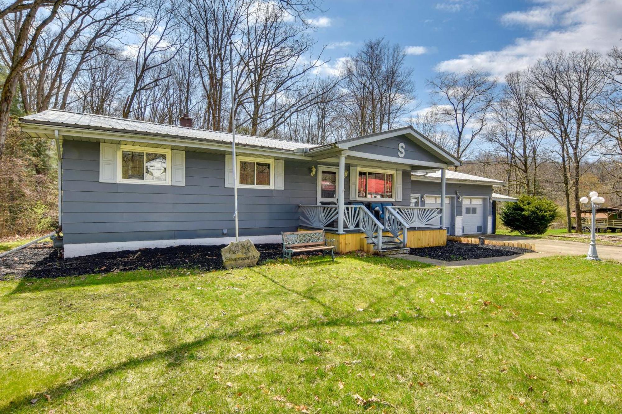 Holiday home Cozy With Deck About 8 Mi To Treasure Lake! *