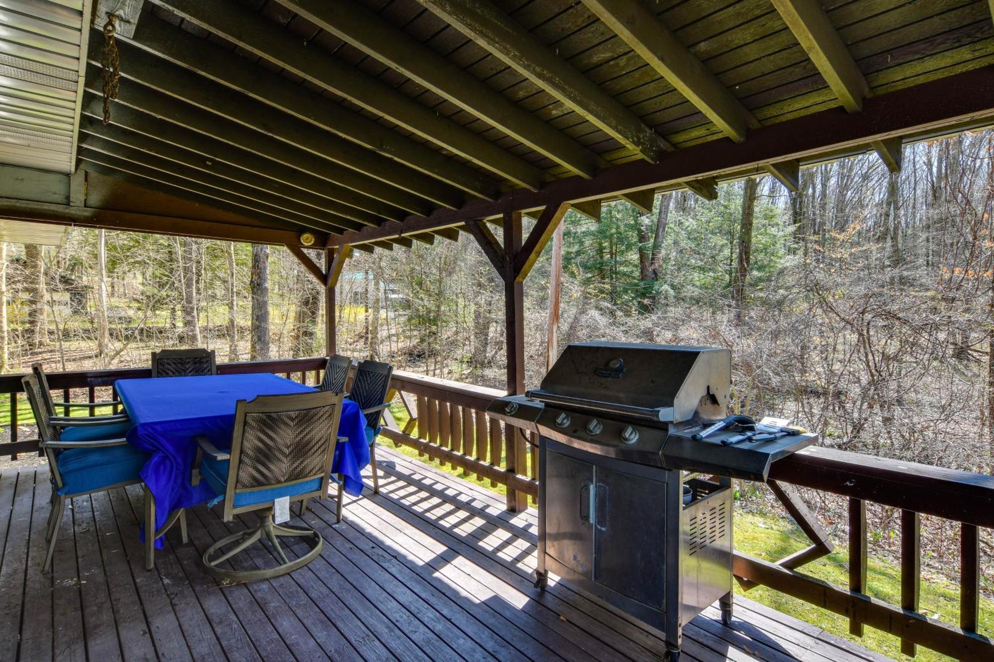 Holiday home Cozy With Deck About 8 Mi To Treasure Lake! DuBois